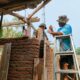 Renovasi rumah tidak layak huni milik Muh. Ramli di Desa Kalebarembeng, Gowa, mencapai 26 persen. Dansatgas TMMD ke-130 Letkol Arm. Sapari menekankan pengawasan dan kualitas pembangunan.