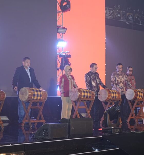 Kota Makassar menjadi tuan rumah Konferensi Musik Indonesia 2026. Munafri Arifuddin dan Aliyah Mustika Ilham berharap KMI memperkuat industri musik dan ekonomi kreatif serta membuka peluang bagi musisi lokal.