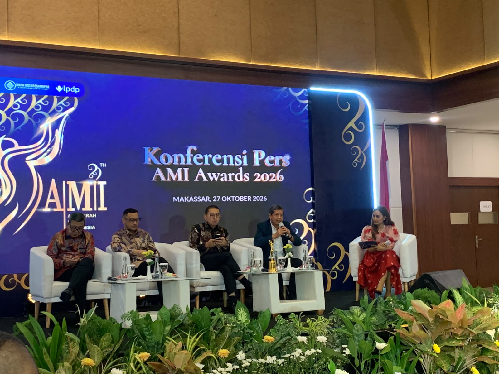 Kemenbud RI mendukung penuh AMI Awards 2026 yang digelar 4 November di Jakarta. Fadly Zon mengapresiasi peran AMI dalam memajukan musik Indonesia.