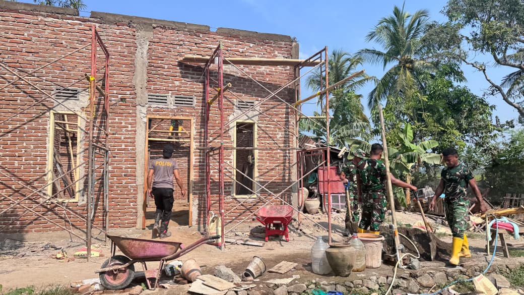 Renovasi rumah Muh. Ramli melalui program TMMD ke-130 Kodim 1409/Gowa di Desa Kalebarembeng mencapai progres 55 persen pada 29 Oktober 2026.