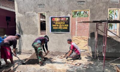 Satgas TMMD ke-130 Kodim 1409/Gowa melanjutkan renovasi rumah tidak layak huni milik Syahrir di Desa Kalebarembeng, Gowa. Progres pengerjaan mencapai 52 persen pada 30 Oktober 2026.
