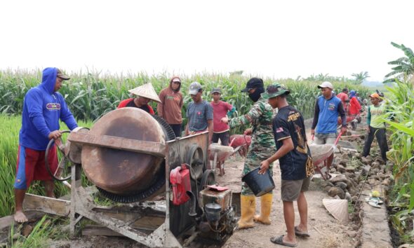 Satgas TMMD ke-130 Kodim 1409/Gowa melanjutkan pembangunan jalan tani di Desa Kalebarembeng, Gowa, untuk memperlancar akses petani dan distribusi hasil panen.